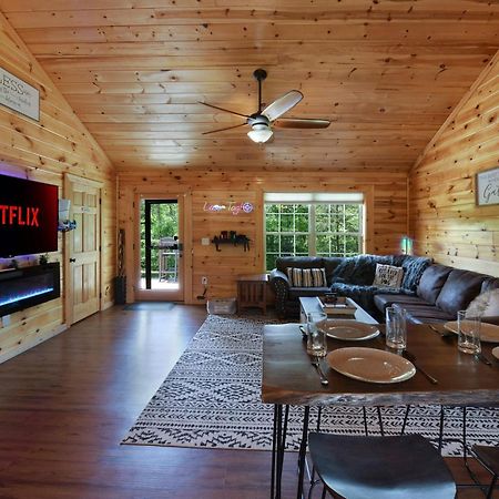 Enchanted Forest Cabin And Teepee! Lights & Laser Show! Private Hot Tub! Unique Stay! Sevierville Exterior photo