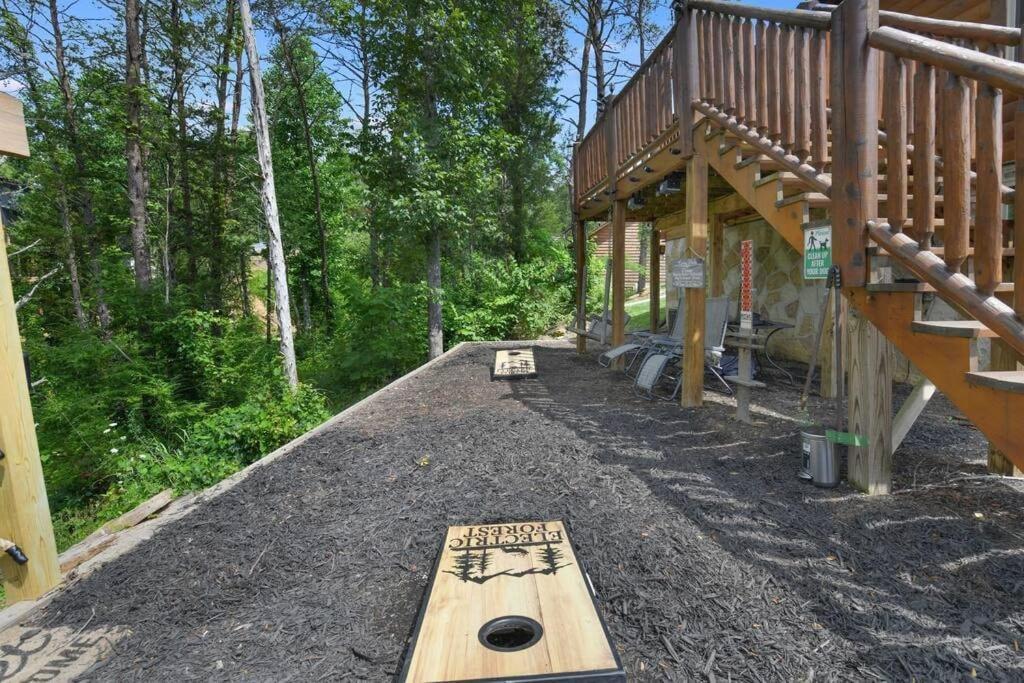 Enchanted Forest Cabin And Teepee! Lights & Laser Show! Private Hot Tub! Unique Stay! Sevierville Exterior photo