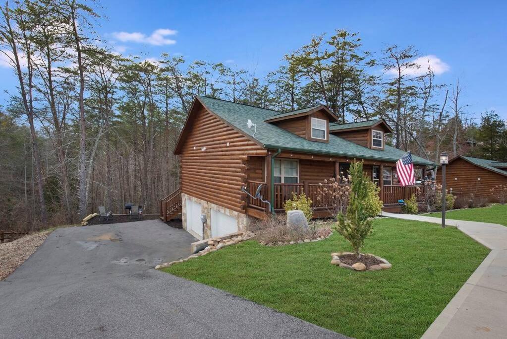 Enchanted Forest Cabin And Teepee! Lights & Laser Show! Private Hot Tub! Unique Stay! Sevierville Exterior photo