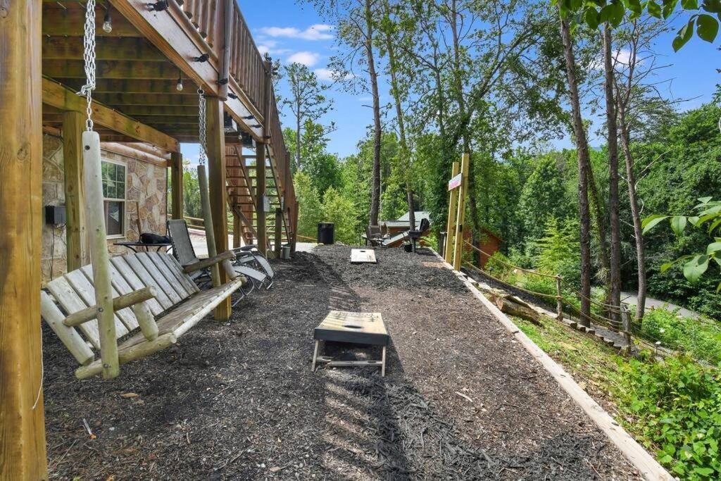 Enchanted Forest Cabin And Teepee! Lights & Laser Show! Private Hot Tub! Unique Stay! Sevierville Exterior photo