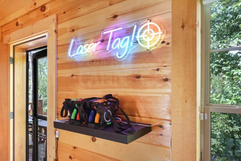 Enchanted Forest Cabin And Teepee! Lights & Laser Show! Private Hot Tub! Unique Stay! Sevierville Exterior photo