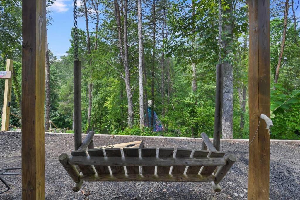 Enchanted Forest Cabin And Teepee! Lights & Laser Show! Private Hot Tub! Unique Stay! Sevierville Exterior photo
