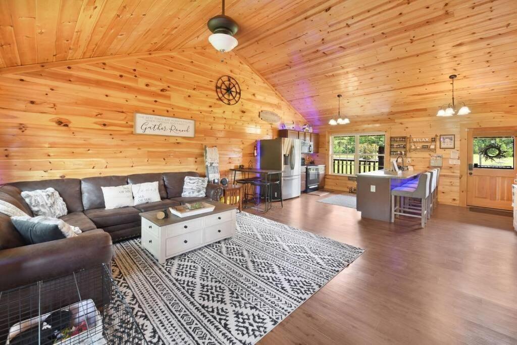 Enchanted Forest Cabin And Teepee! Lights & Laser Show! Private Hot Tub! Unique Stay! Sevierville Exterior photo