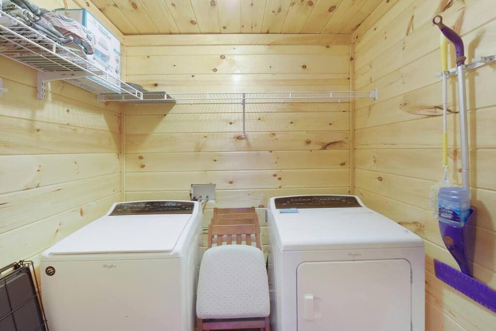 Enchanted Forest Cabin And Teepee! Lights & Laser Show! Private Hot Tub! Unique Stay! Sevierville Exterior photo