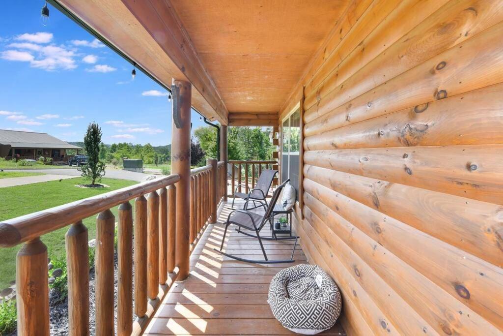 Enchanted Forest Cabin And Teepee! Lights & Laser Show! Private Hot Tub! Unique Stay! Sevierville Exterior photo