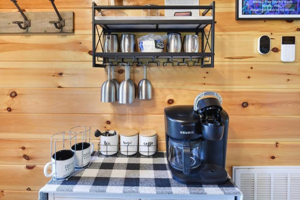 Enchanted Forest Cabin And Teepee! Lights & Laser Show! Private Hot Tub! Unique Stay! Sevierville Exterior photo