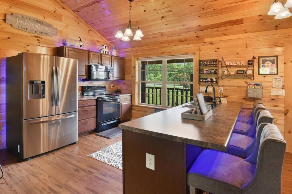 Enchanted Forest Cabin And Teepee! Lights & Laser Show! Private Hot Tub! Unique Stay! Sevierville Exterior photo