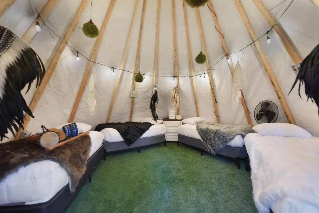 Enchanted Forest Cabin And Teepee! Lights & Laser Show! Private Hot Tub! Unique Stay! Sevierville Exterior photo