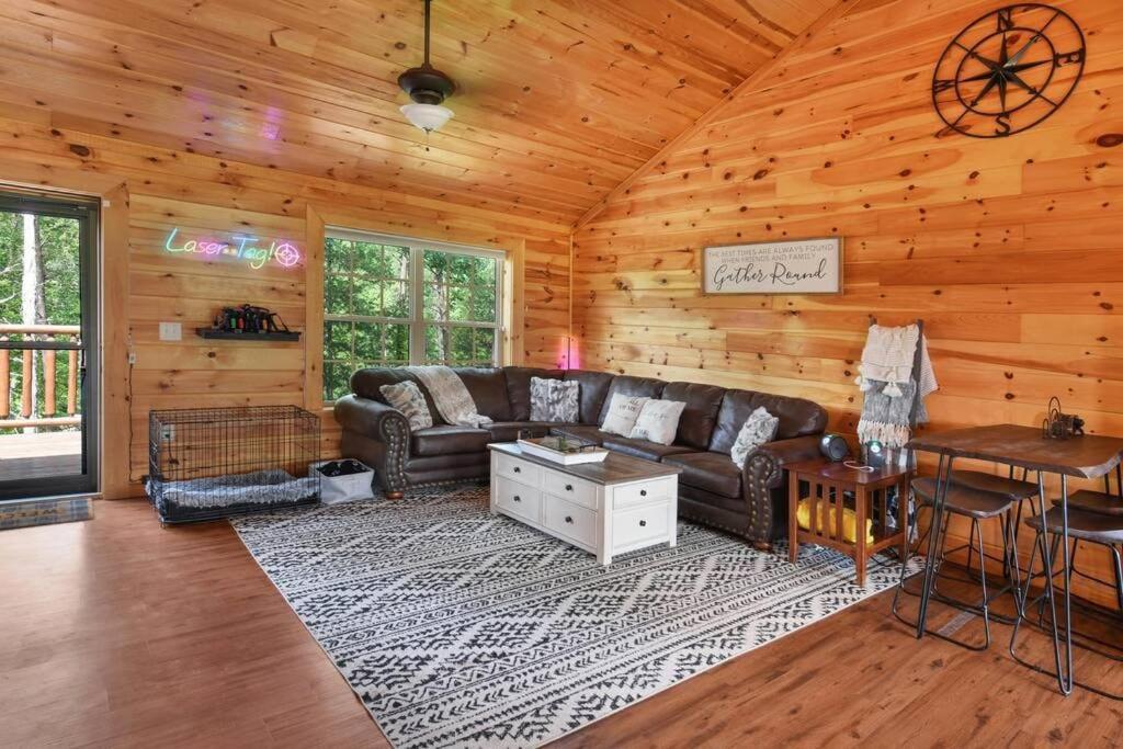 Enchanted Forest Cabin And Teepee! Lights & Laser Show! Private Hot Tub! Unique Stay! Sevierville Exterior photo