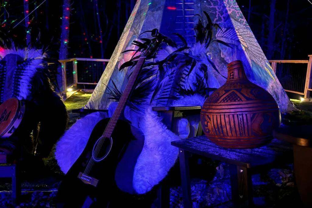 Enchanted Forest Cabin And Teepee! Lights & Laser Show! Private Hot Tub! Unique Stay! Sevierville Exterior photo