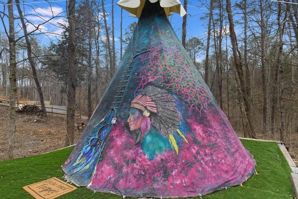 Enchanted Forest Cabin And Teepee! Lights & Laser Show! Private Hot Tub! Unique Stay! Sevierville Exterior photo
