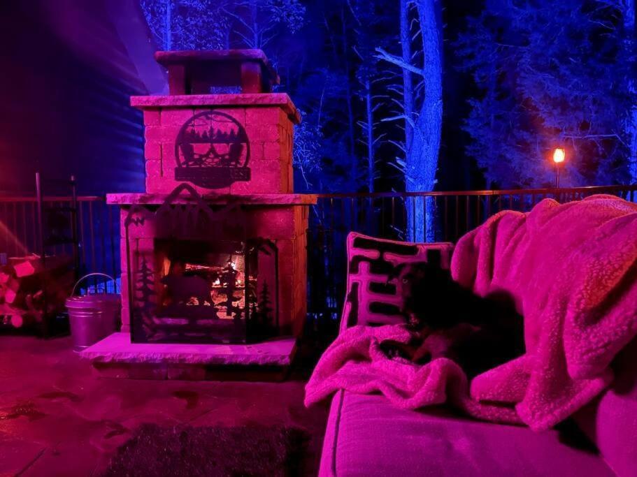 Enchanted Forest Cabin And Teepee! Lights & Laser Show! Private Hot Tub! Unique Stay! Sevierville Exterior photo