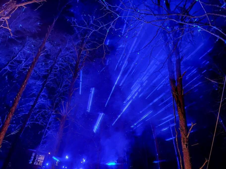 Enchanted Forest Cabin And Teepee! Lights & Laser Show! Private Hot Tub! Unique Stay! Sevierville Exterior photo