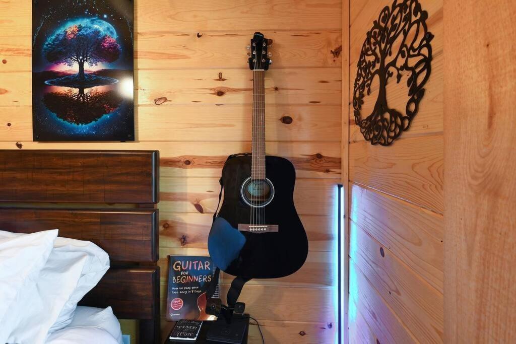 Enchanted Forest Cabin And Teepee! Lights & Laser Show! Private Hot Tub! Unique Stay! Sevierville Exterior photo