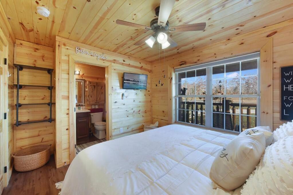 Enchanted Forest Cabin And Teepee! Lights & Laser Show! Private Hot Tub! Unique Stay! Sevierville Exterior photo