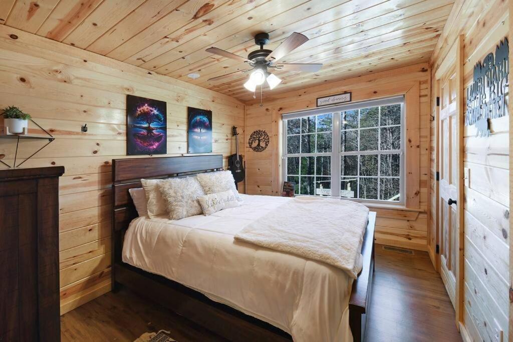 Enchanted Forest Cabin And Teepee! Lights & Laser Show! Private Hot Tub! Unique Stay! Sevierville Exterior photo