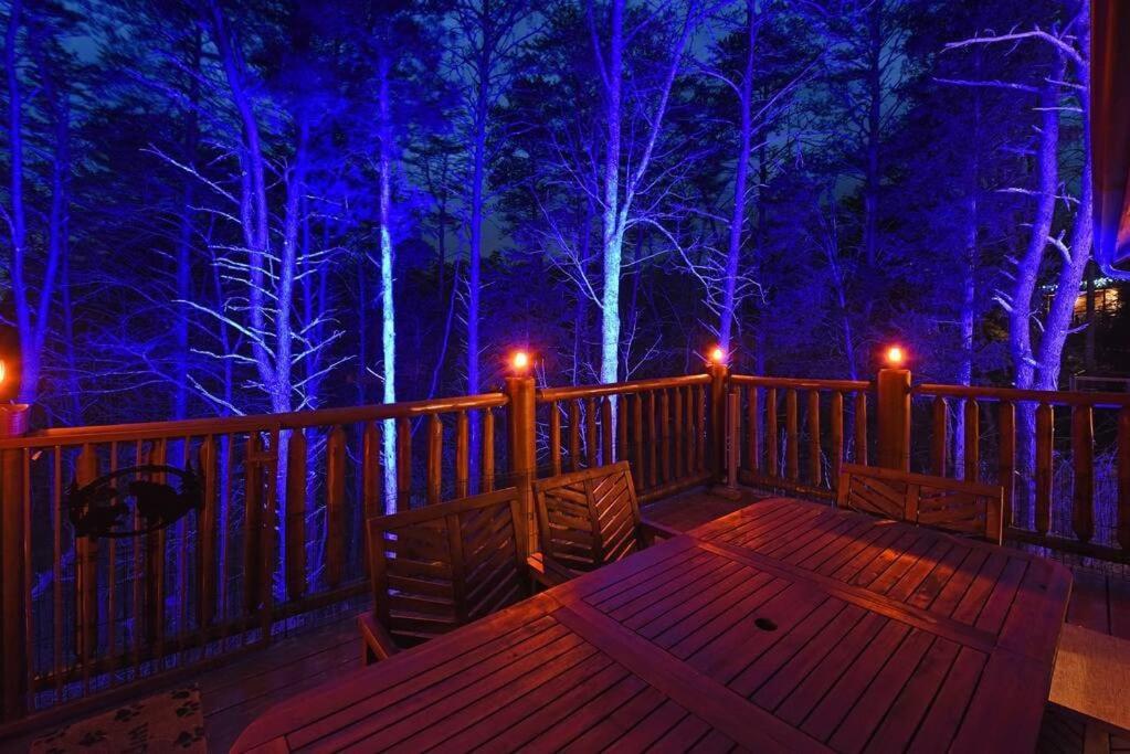 Enchanted Forest Cabin And Teepee! Lights & Laser Show! Private Hot Tub! Unique Stay! Sevierville Exterior photo